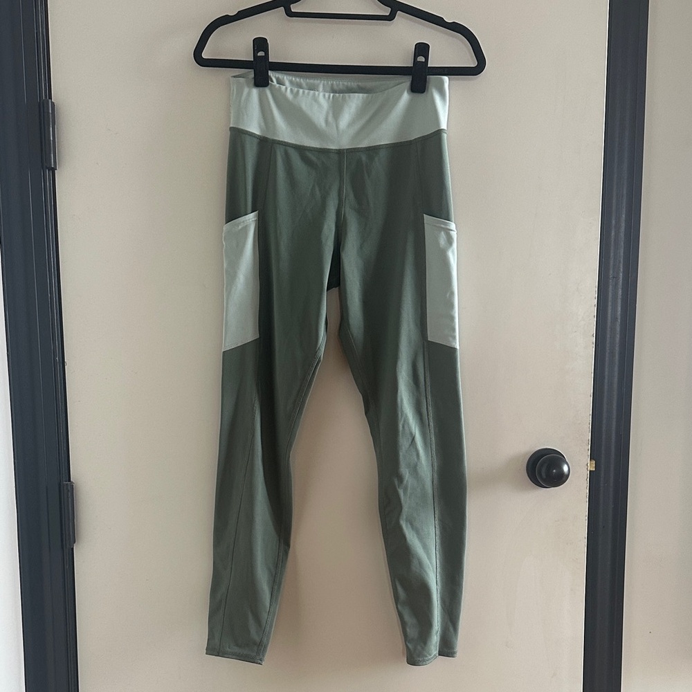 Parks Project Two-Tone Green Leggings with Pockets (Sequoia National Park)